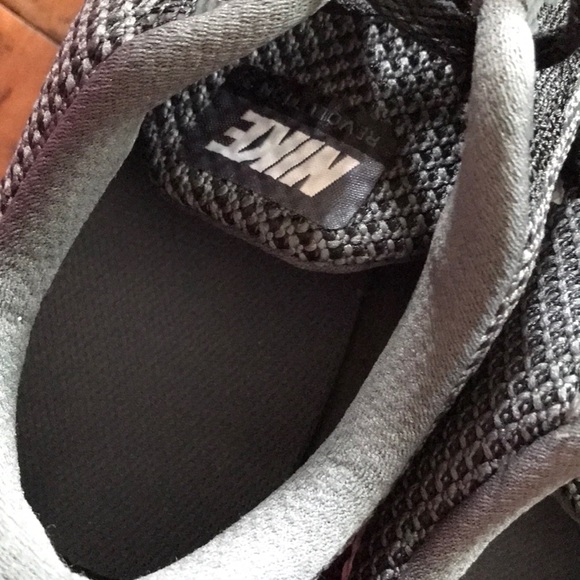 Nike Mens 7.5 Black & Dark Grey Revolution-3 —Last pair! - Picture 8 of 8